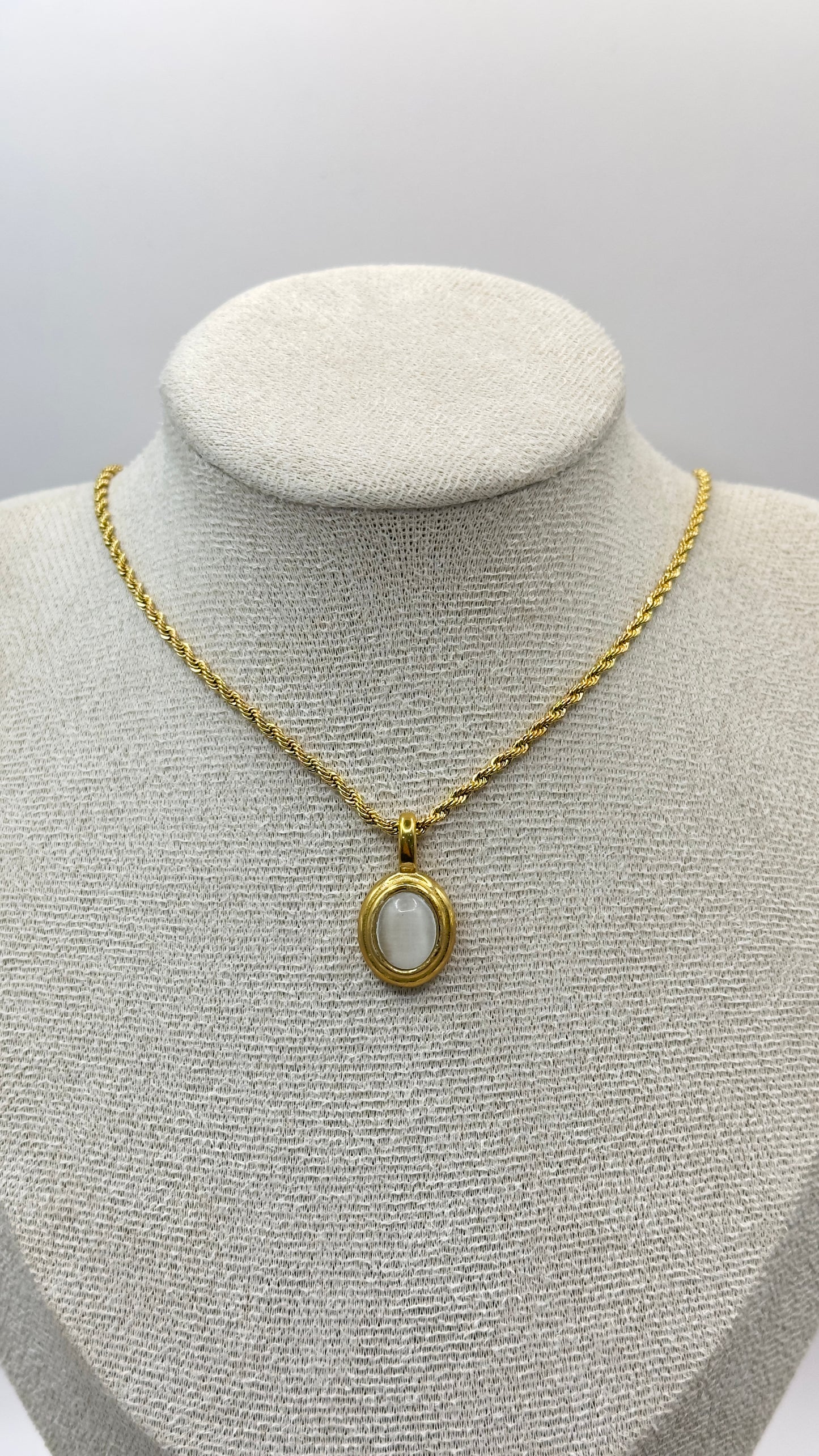 COLLAR TORZAL CON DIJE