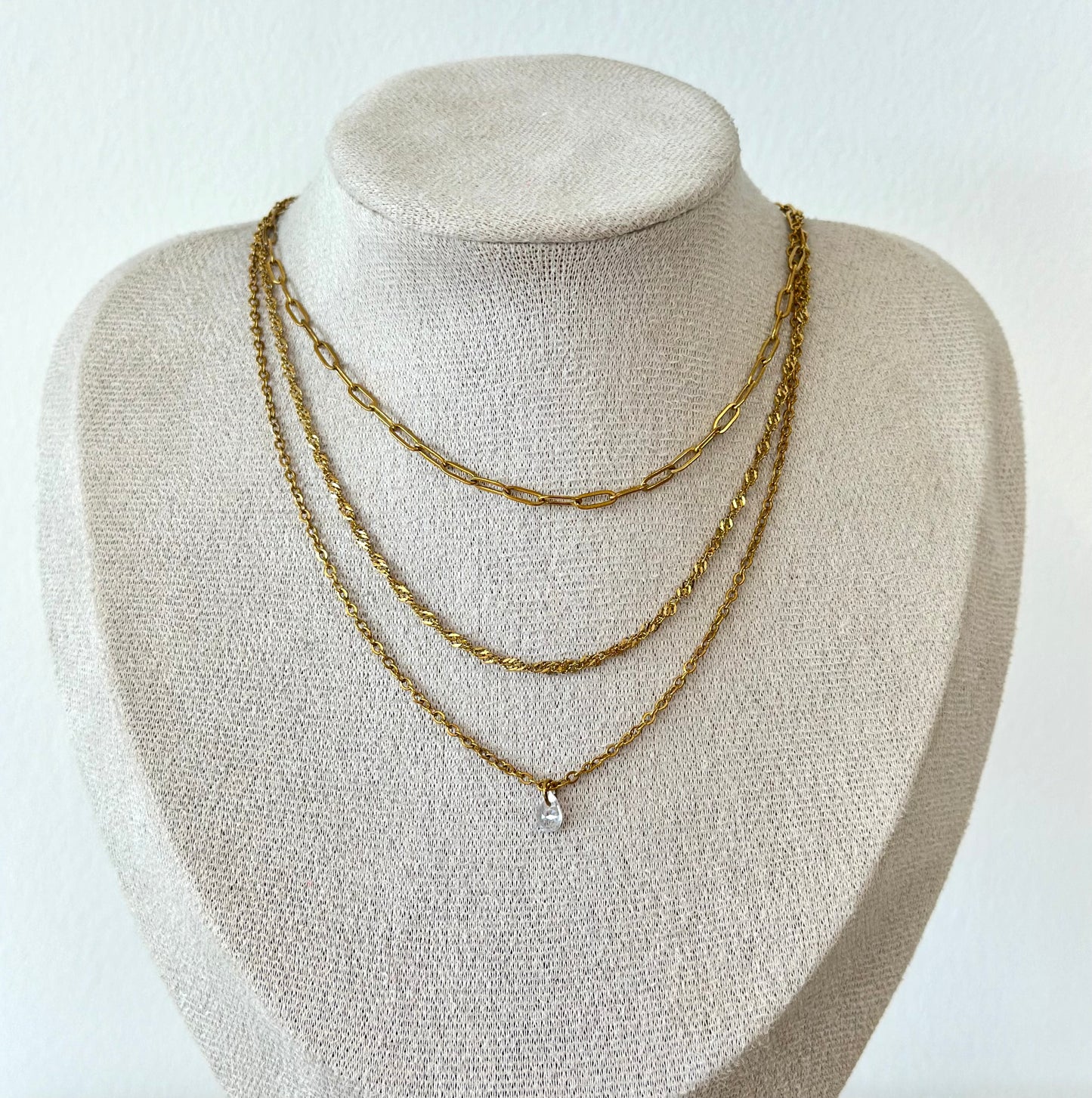 COLLAR TRIPLE DIJE BRILLANTE