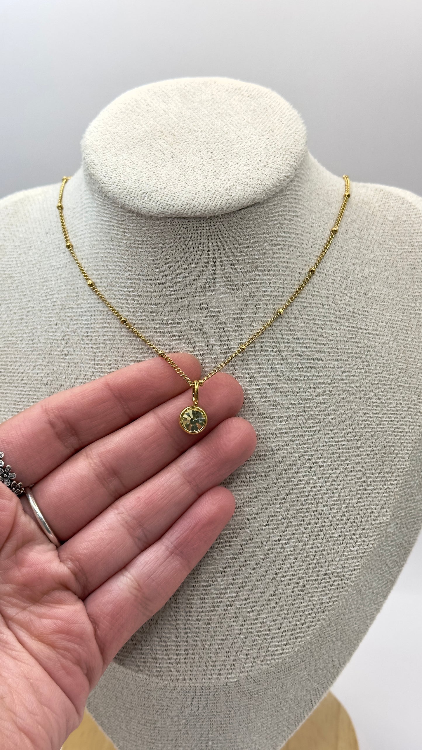 COLLAR DIJE DORADO + BALINES