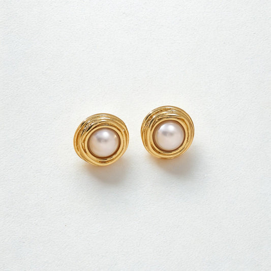 ARETE PERLA DETALLE DORADO