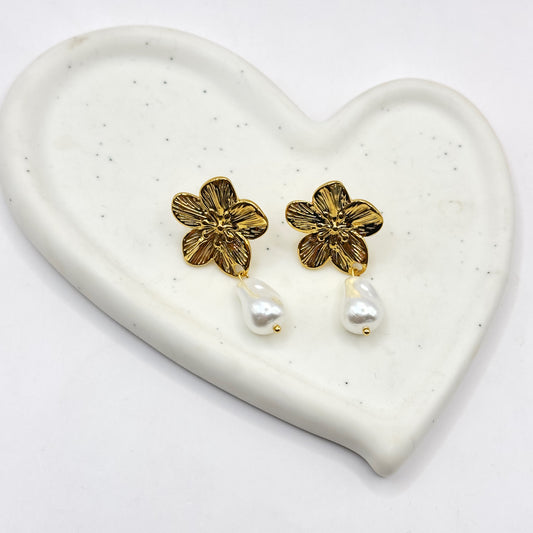 ARETE FLOR CON PERLA COLGANTE