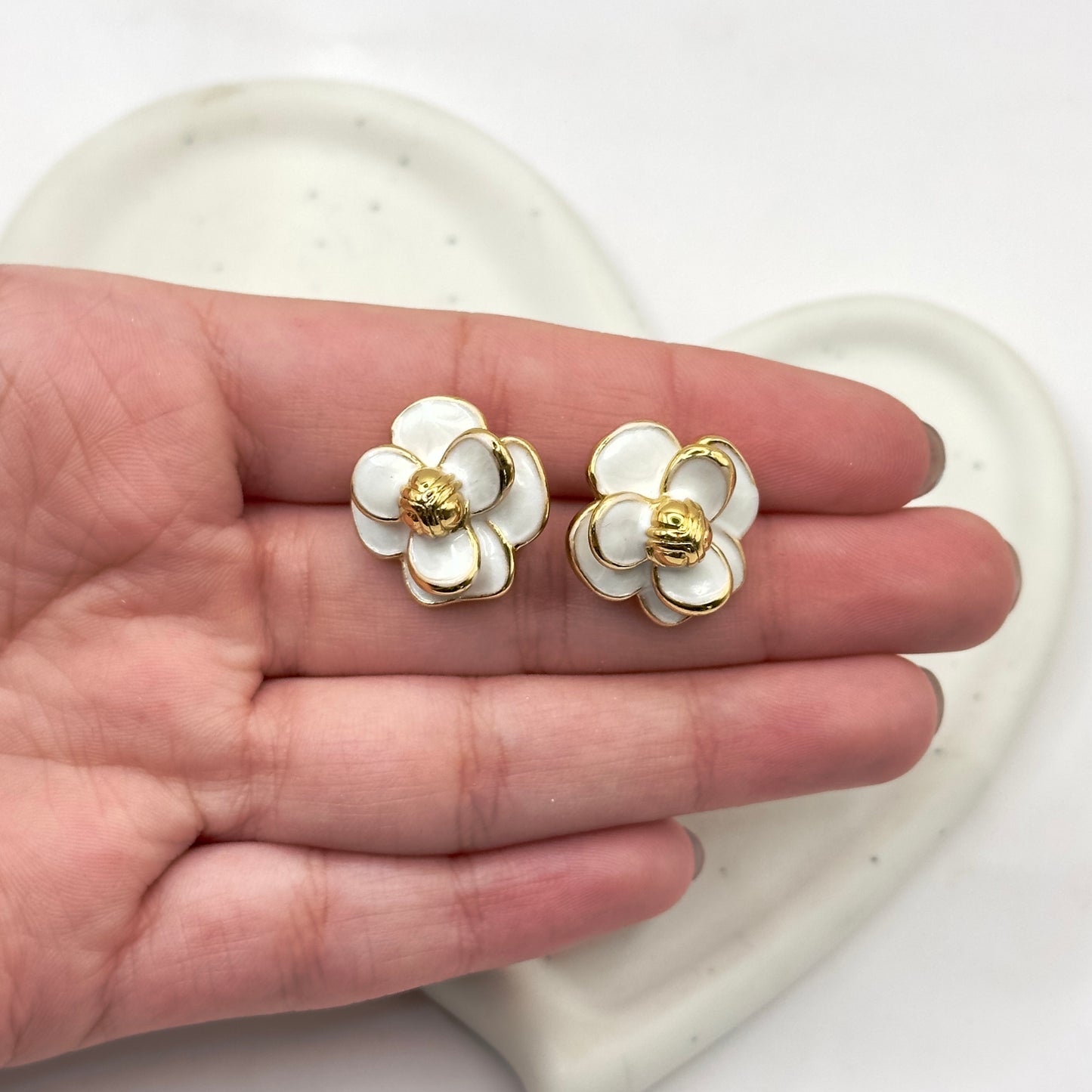 ARETE FLOR MINI BLANCA