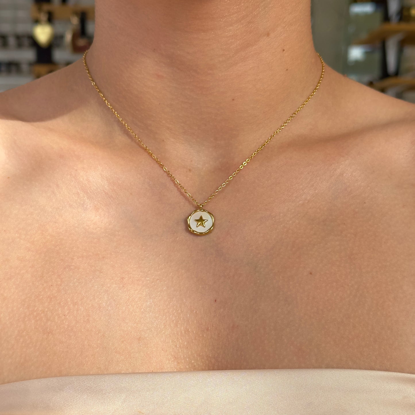 COLLAR ESTRELLA MADRE PERLA