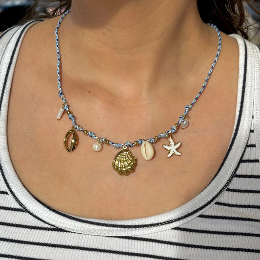 COLLAR TEJIDO + DIJES PLAYEROS