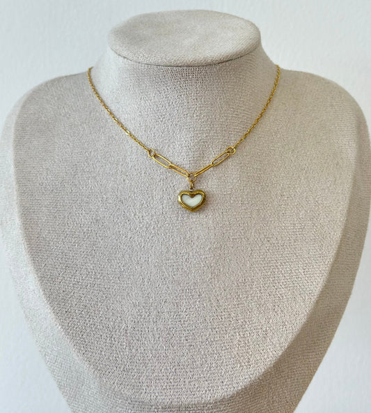 COLLAR CORAZÓN APERLADO