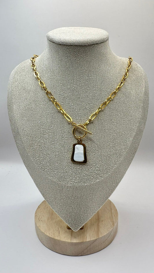 COLLAR CHUNKY DIJE APERLADO